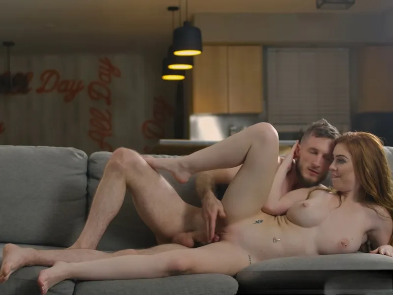 đang tăng ca mà ghệ cứ dùng bướm dụ tôi doggy cùng em